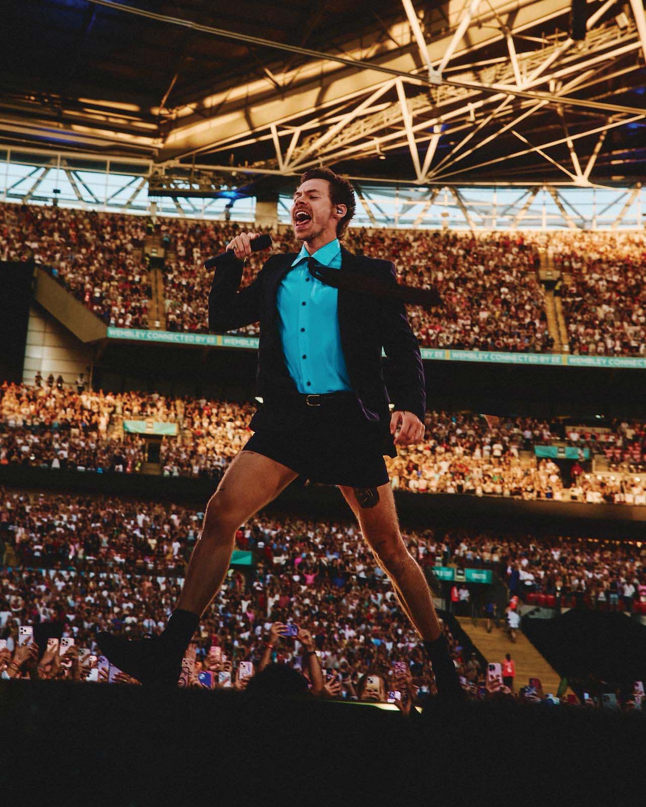 PHOTO / IG@harrystyles
