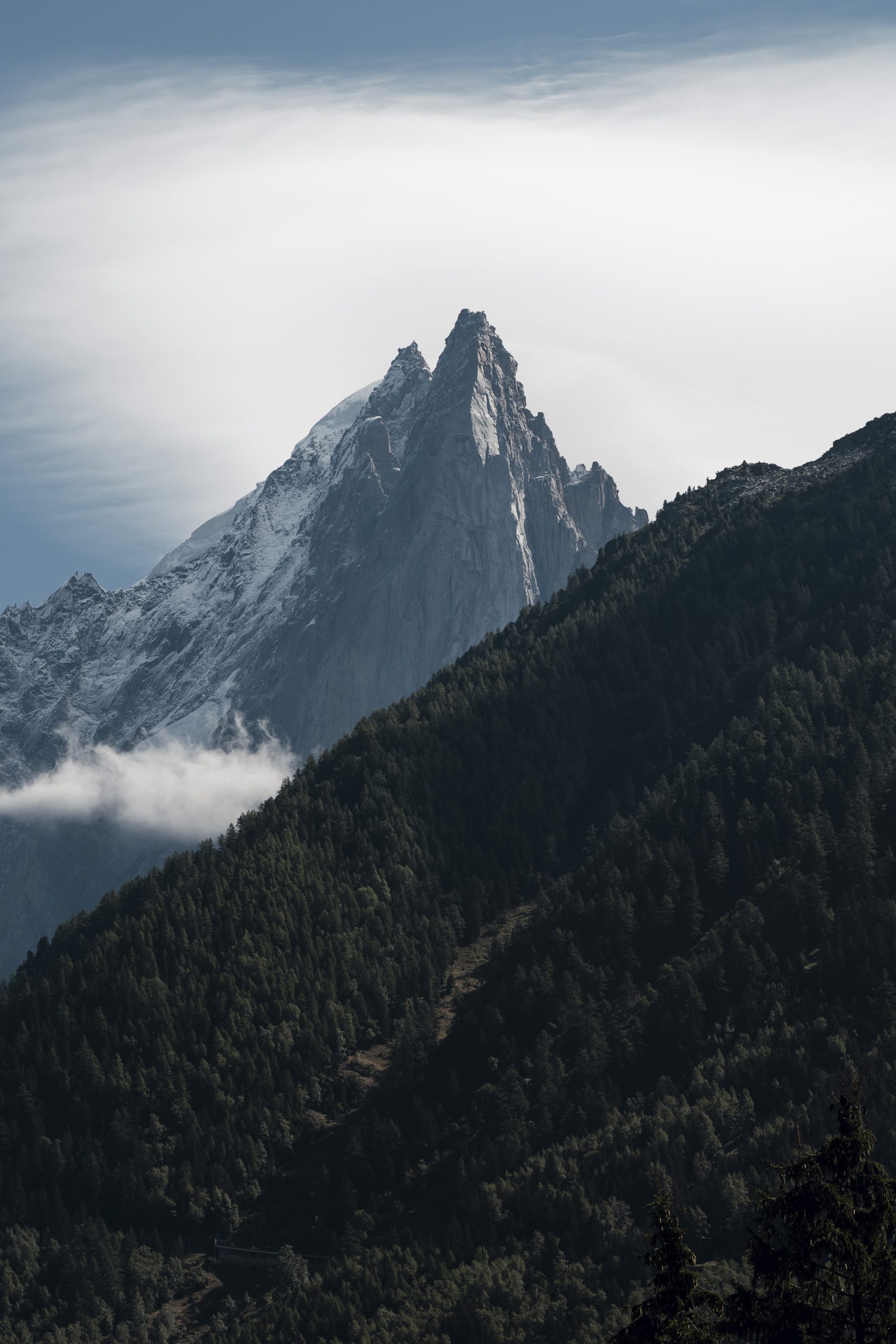 白朗峰山谷地勢高聳,賽道地勢最低點位於Saint-Gervais,海拔809米,而最高點位置則位於Grand Col Ferret,海拔2,527米;UTMB級別賽事的總爬升高度達10,000米。PHOTO/ TUDOR