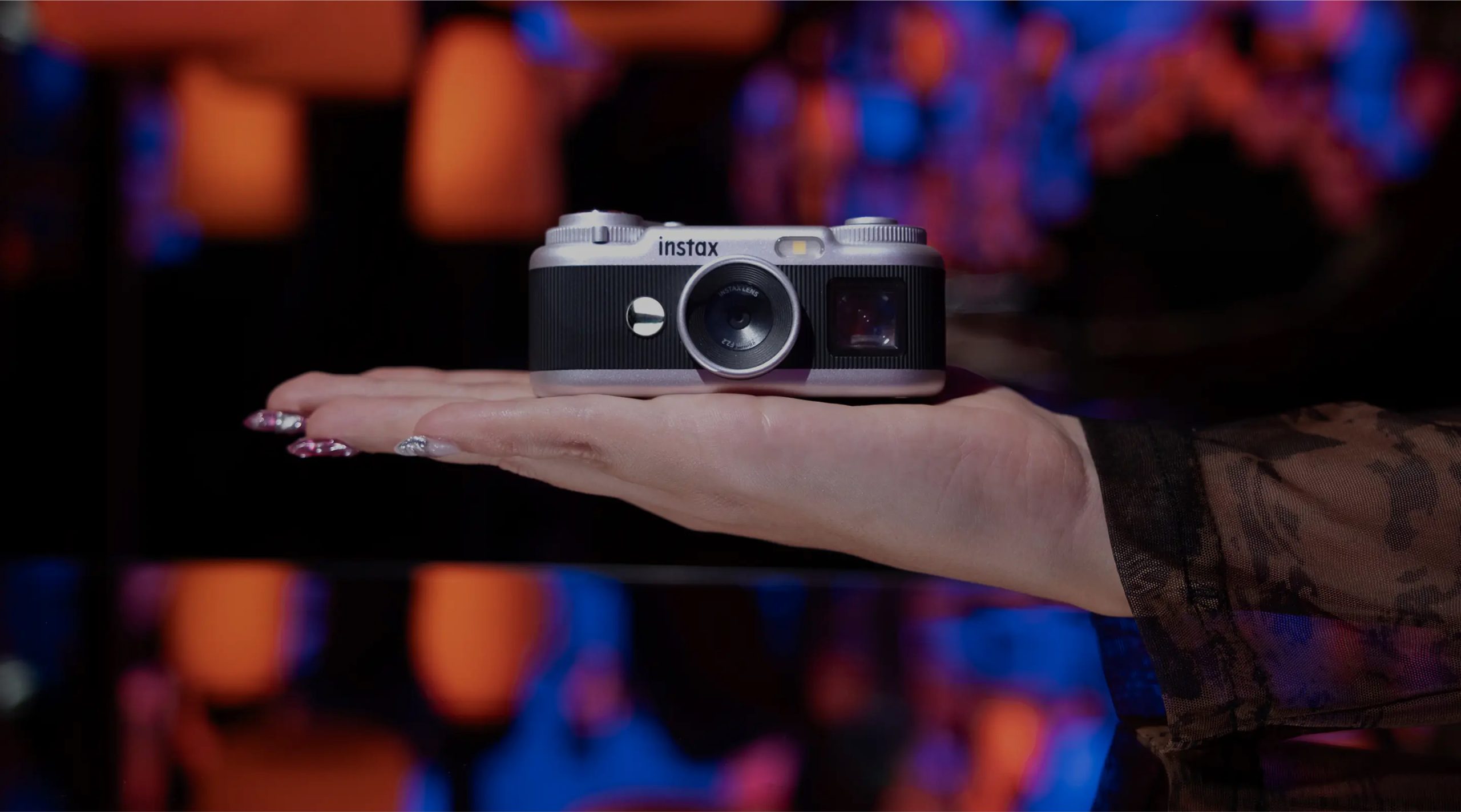 重新設計的instax Pal 2，更具傳統菲林相機的韻味。PHOTO / Fujifilm