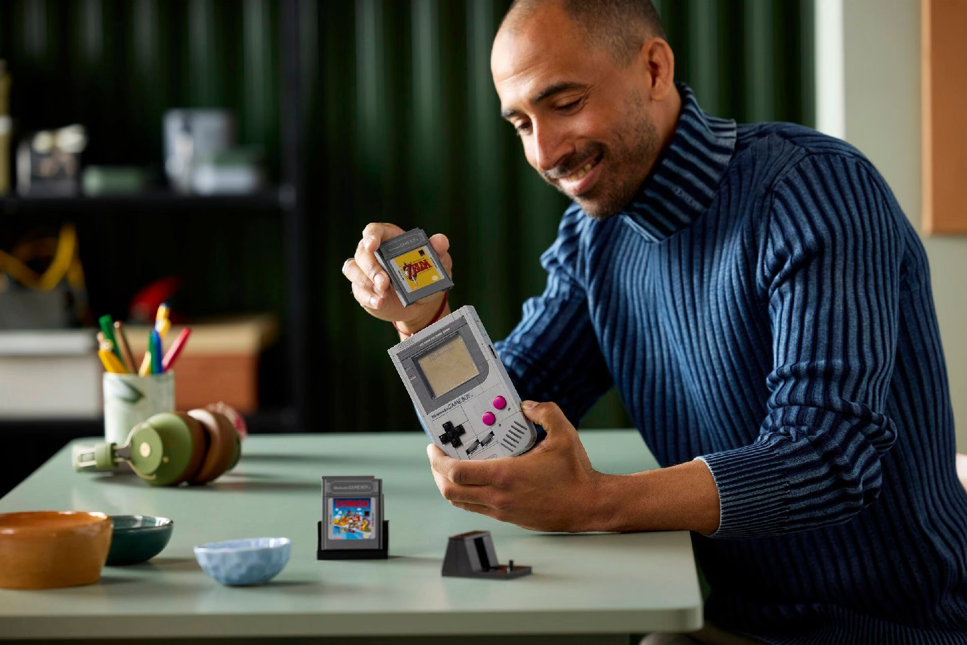 2025年推出的Lego Game Boy，則把另一部經典的任天堂遊戲裝置變成展示模型。PHOTO / Lego