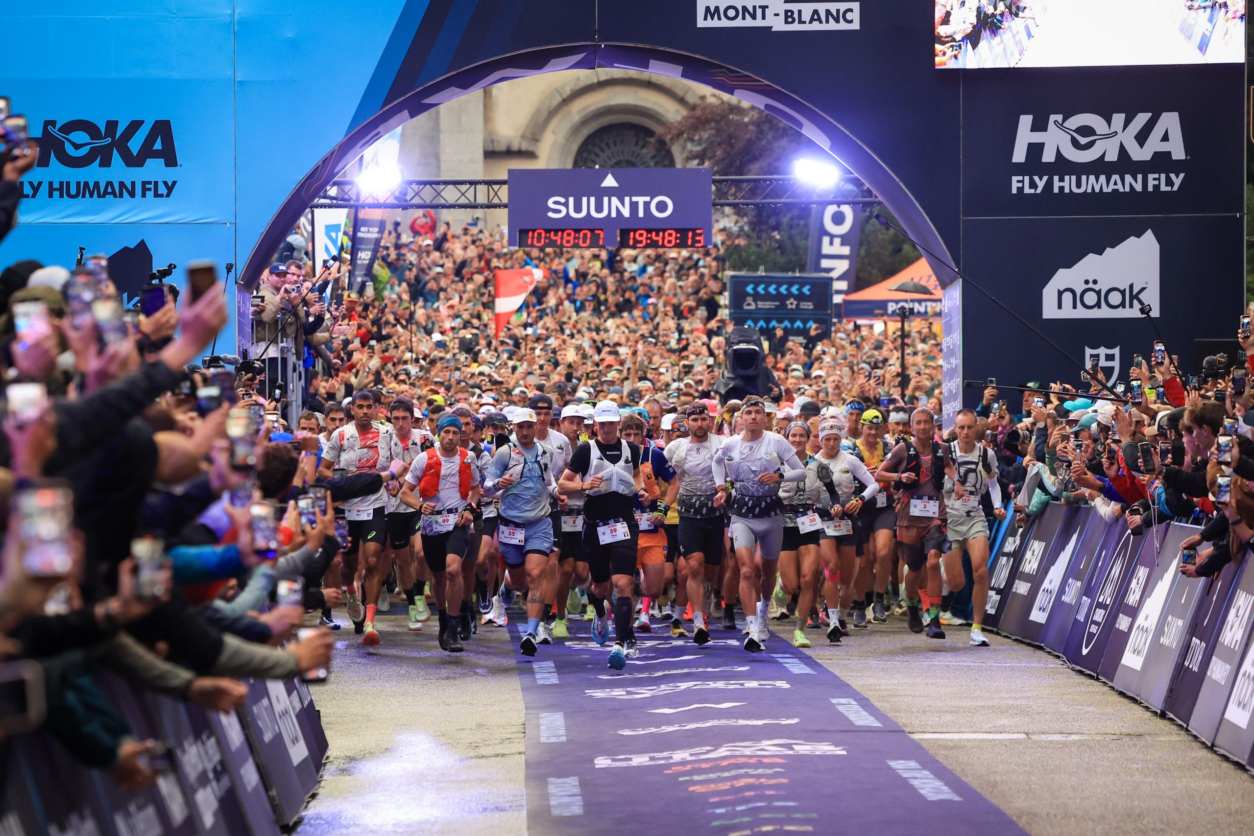 UTMB 系列世界賽總決賽開賽時刻。PHOTO/ ©UTMB / Franck Oddoux